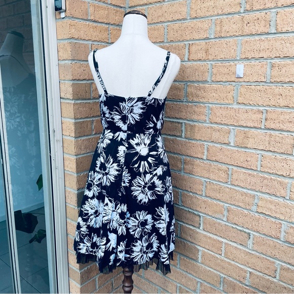HOT OPTIONS by Target Black White Floral Dress Size 8 Casual Party Event - Picture 4 of 7